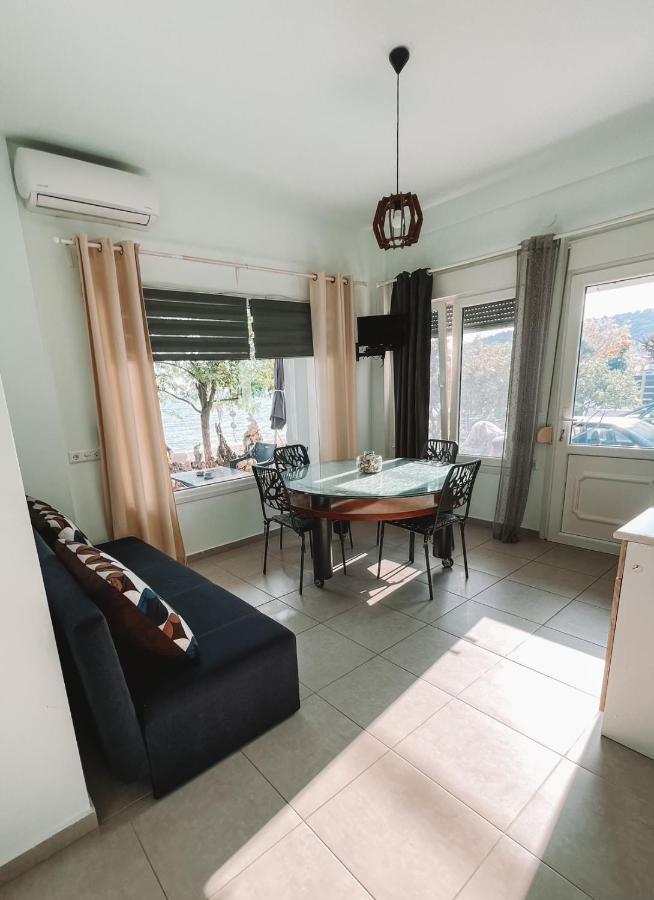 Step To The Sea Apartment Неа Карвали Екстериор снимка